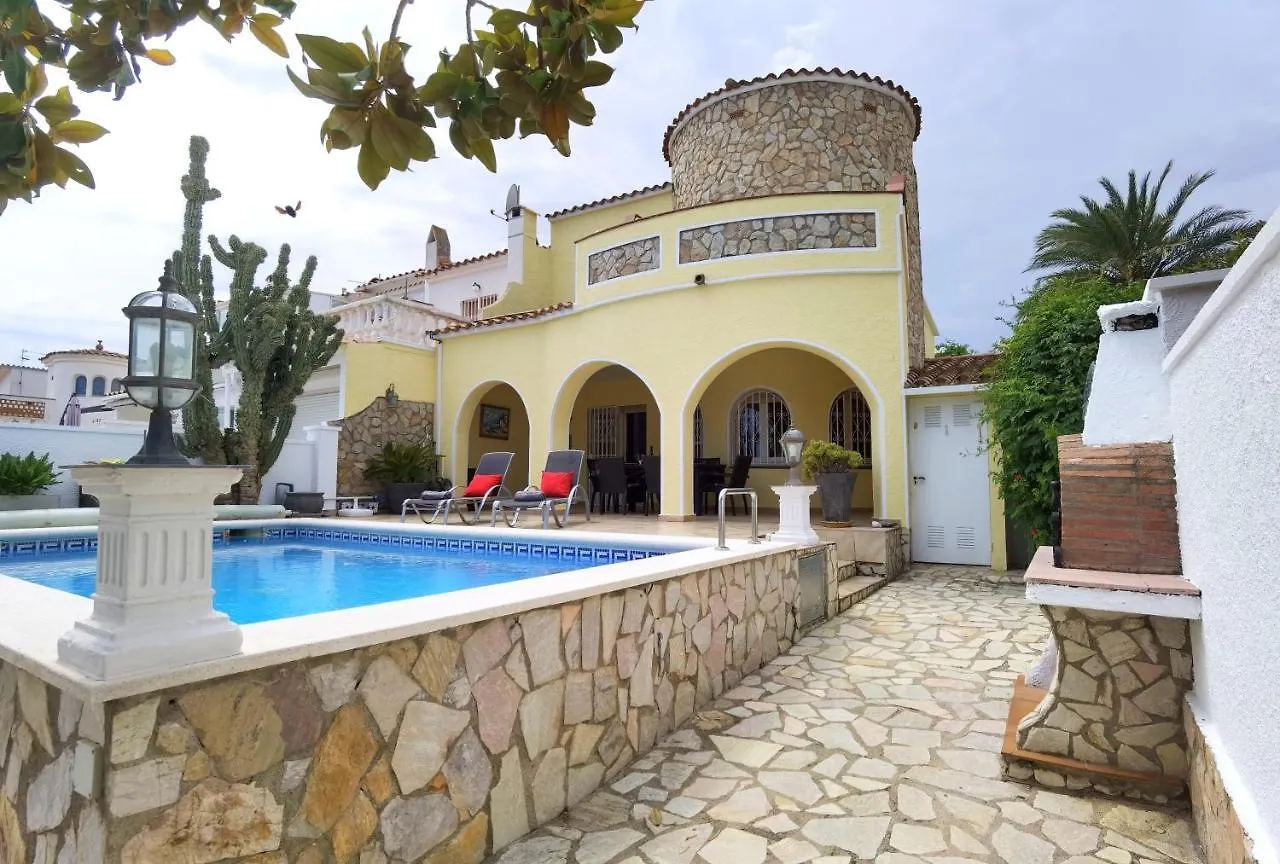 Holiday home Leon Inmo Casa Ingrid - 11491 Villa Empuriabrava Spain